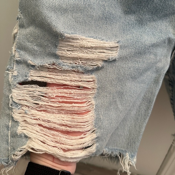 LEVIS CUTOUT SHORTS - Picture 5 of 7